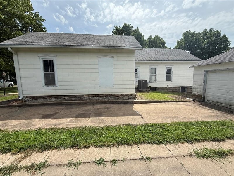 1115 Virginia St, Sabetha, KS 66534