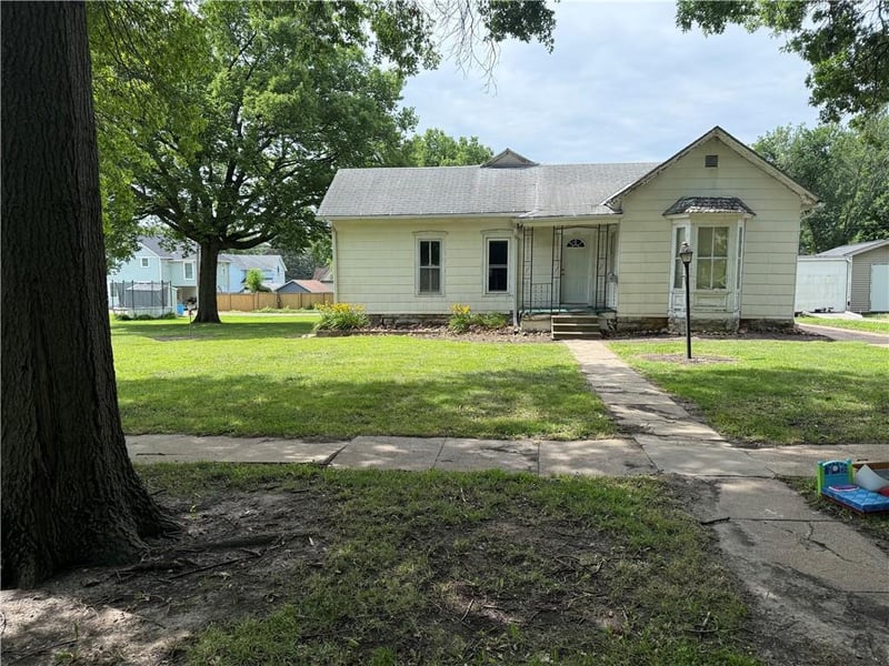 1115 Virginia St, Sabetha, KS 66534