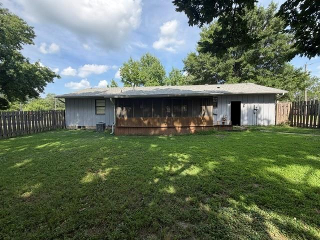 904 6th St, Burlington, KS 66839