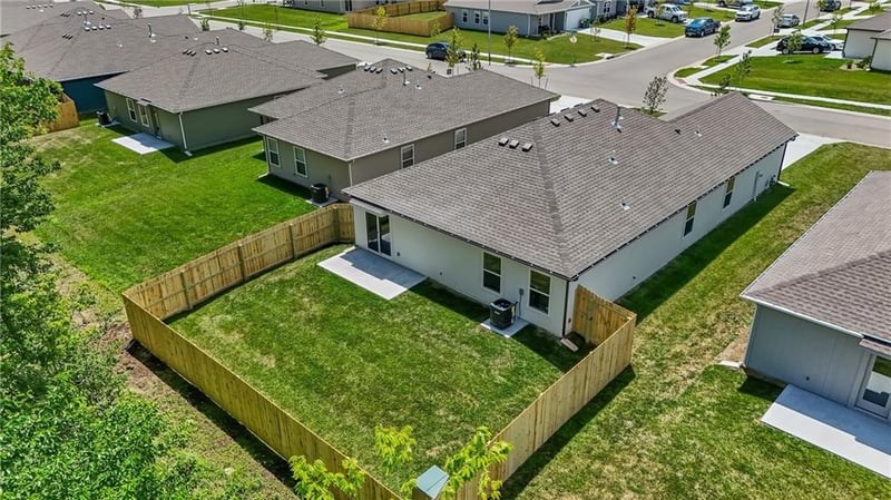19515 Lincoln St, Spring Hill, KS 66083