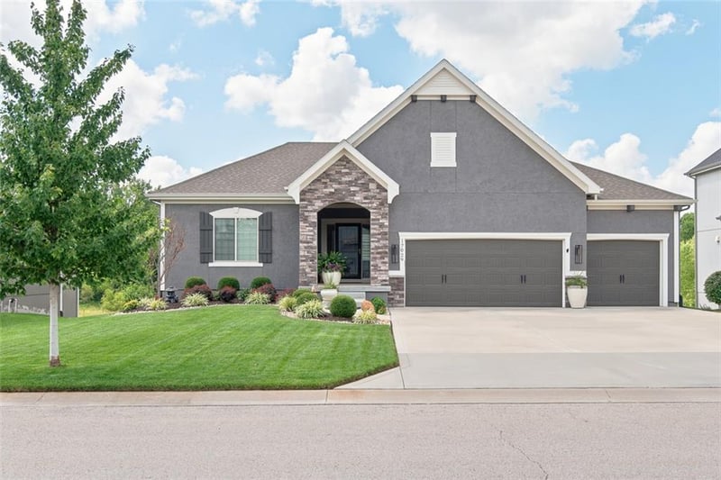 17029 170th St, Olathe, KS 66062