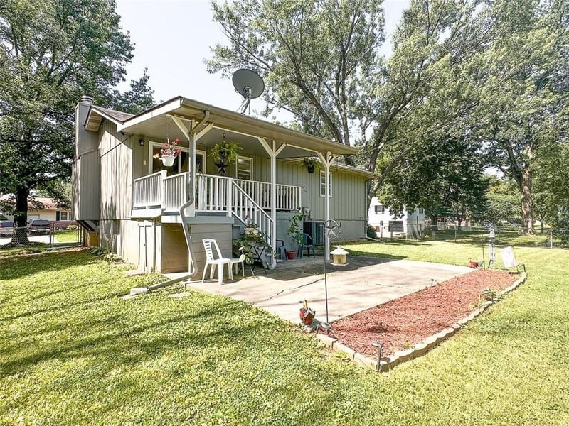 901 Willow St, Clinton, MO 64735
