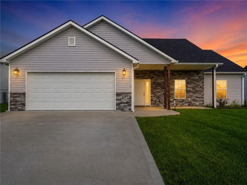 73 451 Rd, Warrensburg, MO 64093