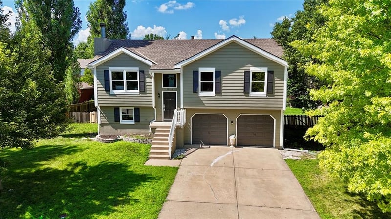 33124 W 87th Ter, De Soto, KS 66018