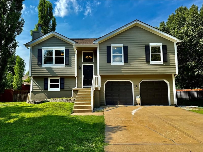 33124 W 87th Ter, De Soto, KS 66018