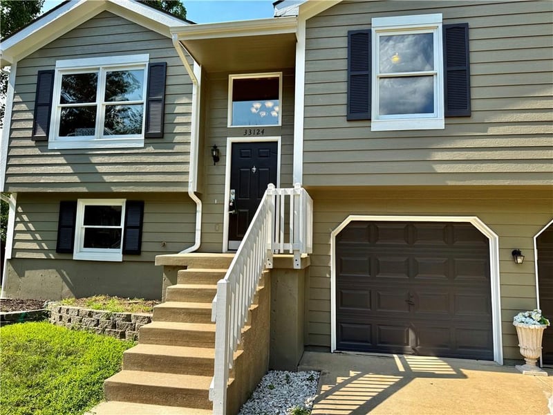 33124 W 87th Ter, De Soto, KS 66018