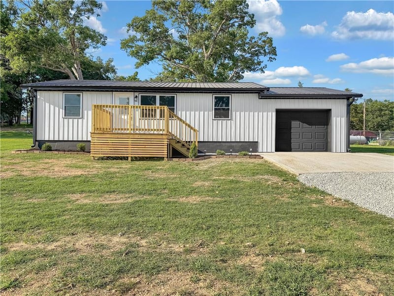 26657 Waterview Dr, Warsaw, MO 65355