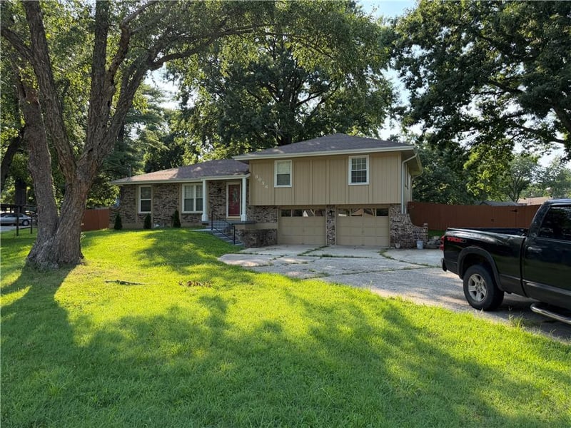 8026 Blue Ridge Blvd, Kansas City, MO 64138