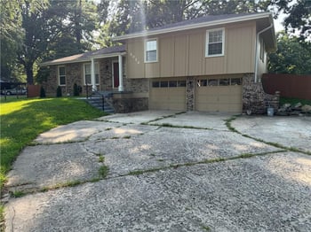 8026 Blue Ridge Blvd, Kansas City, MO 64138