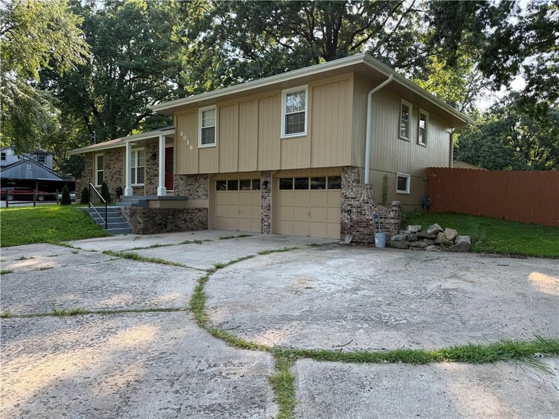 8026 Blue Ridge Blvd, Kansas City, MO 64138