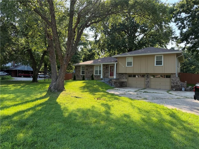 8026 Blue Ridge Blvd, Kansas City, MO 64138
