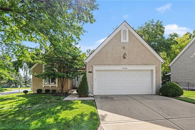 9428 W 123rd St, Overland Park, KS 66213