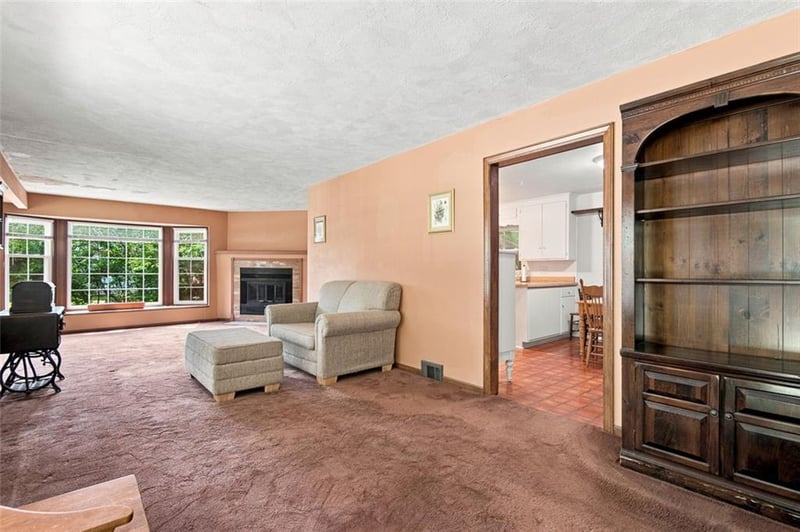 12009 60th Pl, Shawnee, KS 66216