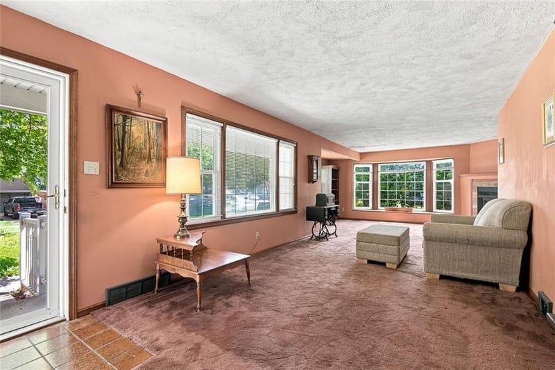 12009 60th Pl, Shawnee, KS 66216