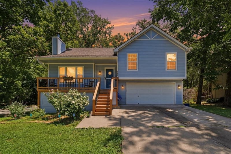 403 Woodland Ave, Smithville, MO 64089