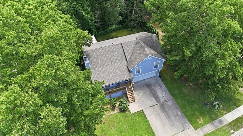 403 Woodland Ave, Smithville, MO 64089