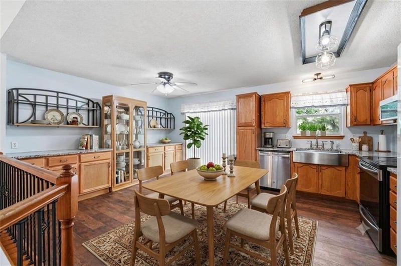 403 Woodland Ave, Smithville, MO 64089