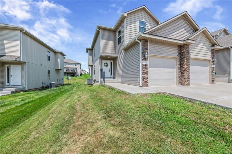 10542 Clubhouse Dr, Kansas City, KS 66109