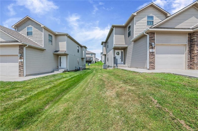 10542 Clubhouse Dr, Kansas City, KS 66109