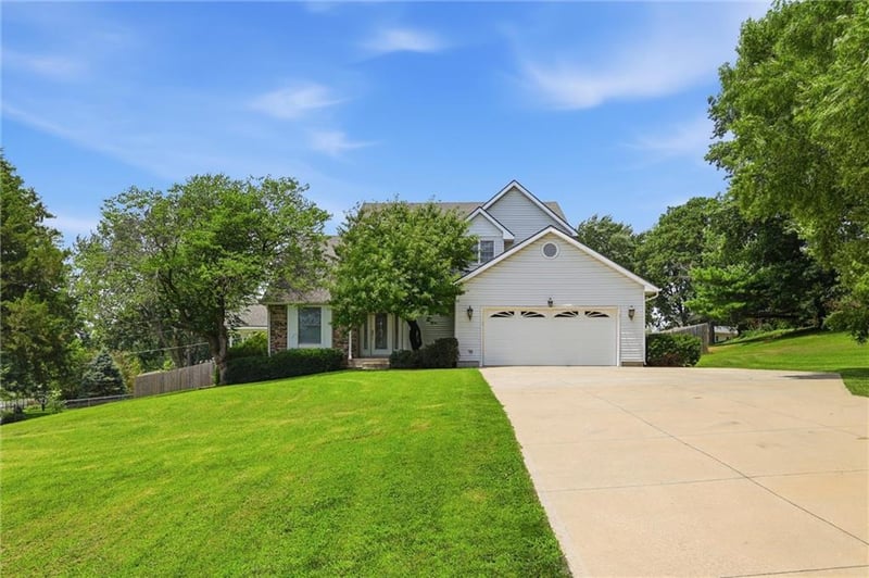 303 22nd St, Atchison, KS 66002