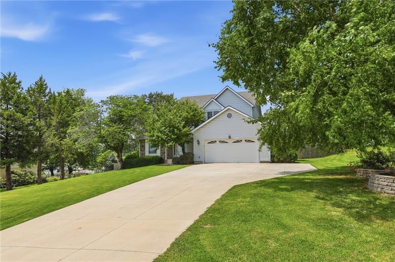 303 22nd St, Atchison, KS 66002