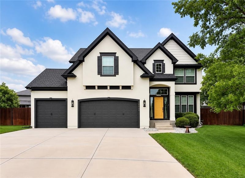 8426 Green Rd, Lenexa, KS 66227
