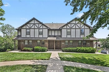 7033 N Fisk Ct, Kansas City, MO 64151