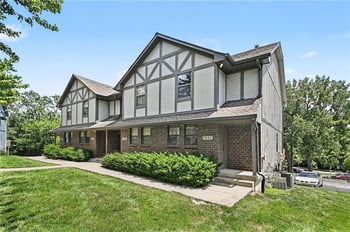 7033 N Fisk Ct, Kansas City, MO 64151