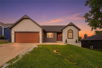 9008 Barnett Ave, Kansas City, KS 66112