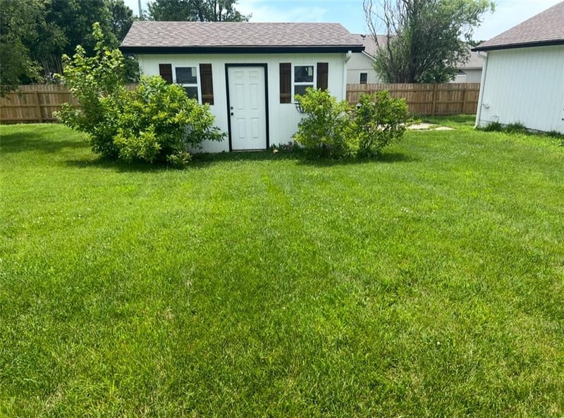 905 Osage St, Paola, KS 66071