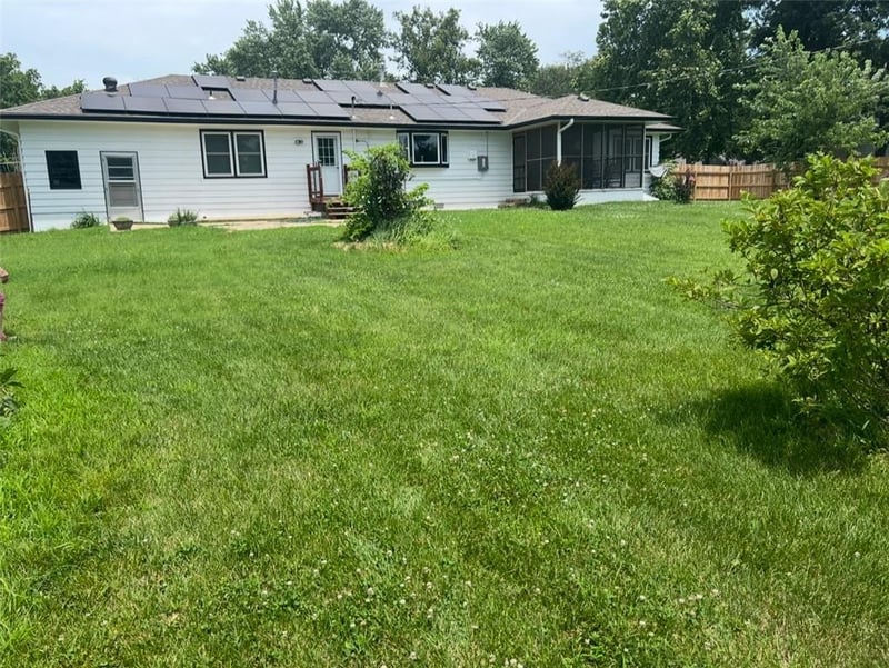 905 Osage St, Paola, KS 66071