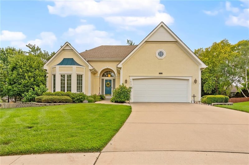 7613 148th St, Overland Park, KS 66223