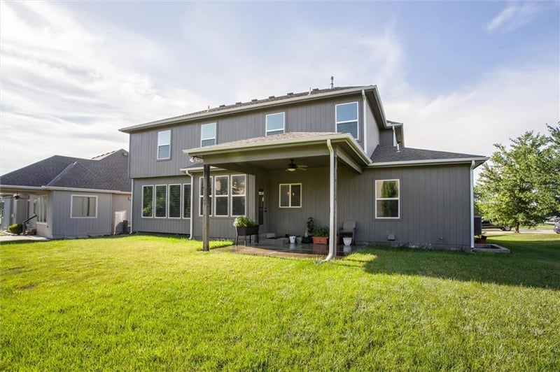 2616 11th St, Lee's Summit, MO 64081