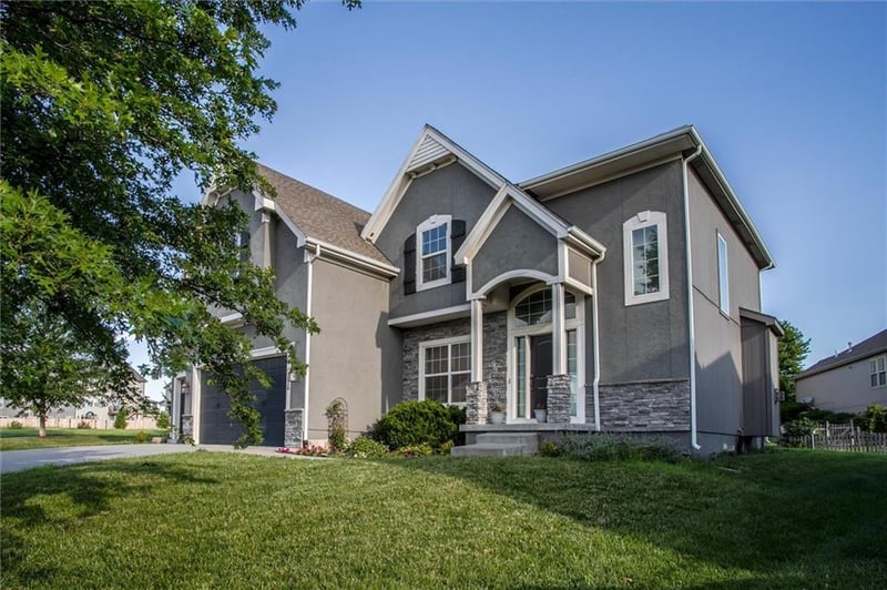 2616 11th St, Lee's Summit, MO 64081