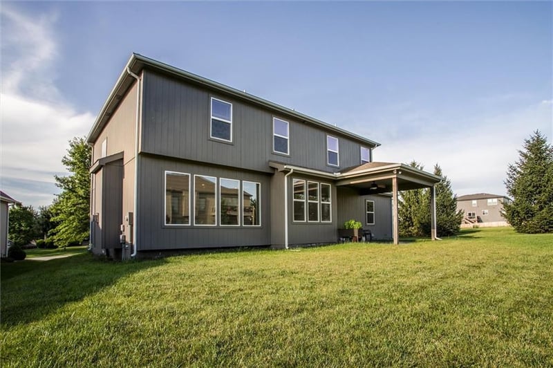 2616 11th St, Lee's Summit, MO 64081