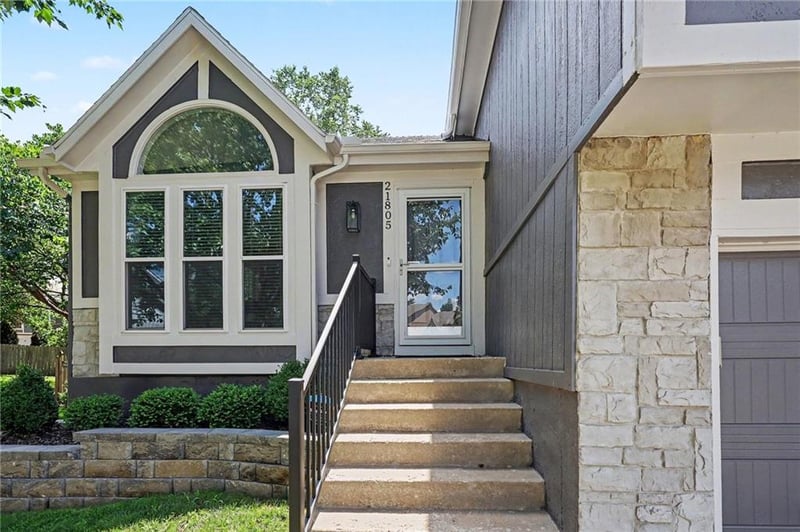21805 52nd Ter, Shawnee, KS 66226