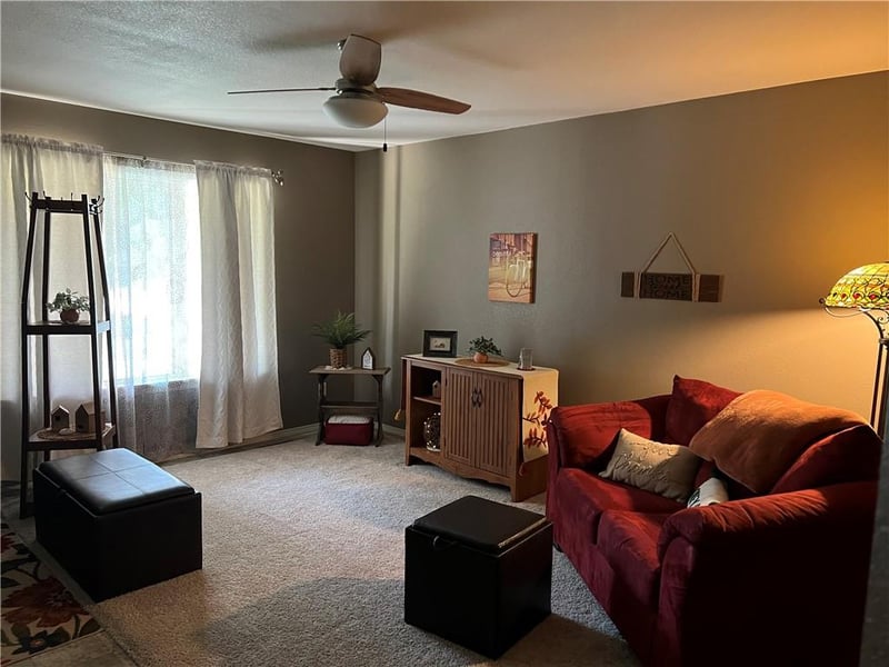 1643 N Ray Ave, Maryville, MO 64468