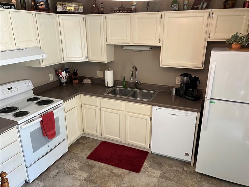 1643 Ray Ave, Maryville, MO 64468