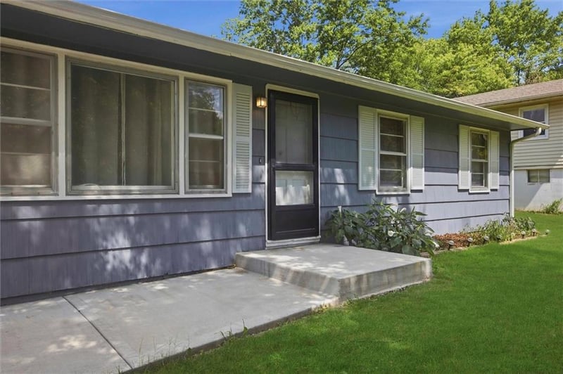 2500 Hillside Dr, Harrisonville, MO 64701