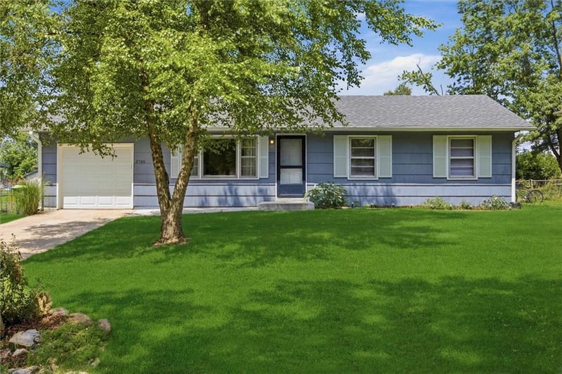 2500 Hillside Dr, Harrisonville, MO 64701