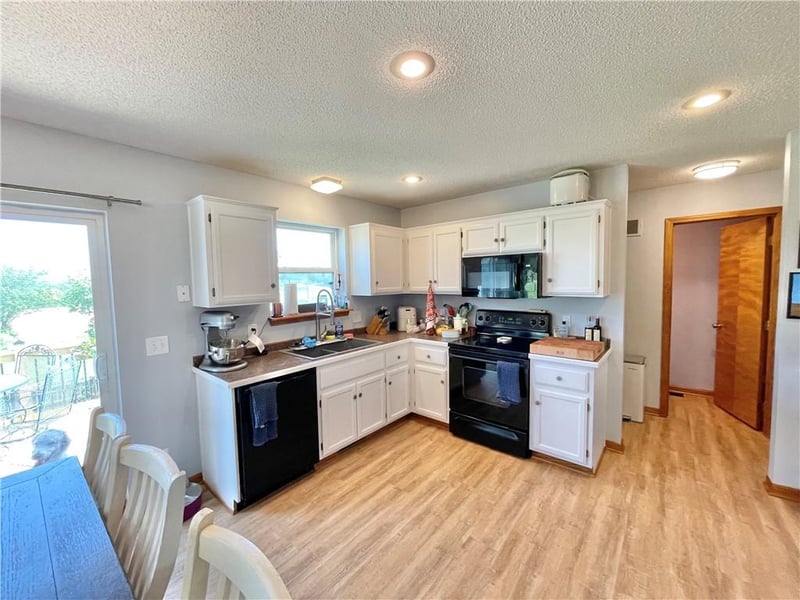 2224 Ivory Cir, Excelsior Springs, MO 64024