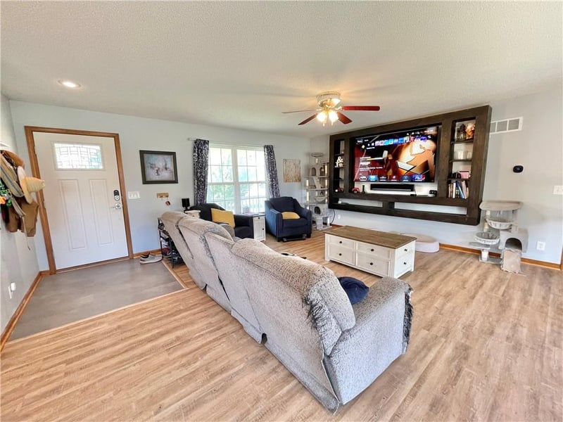 2224 Ivory Cir, Excelsior Springs, MO 64024