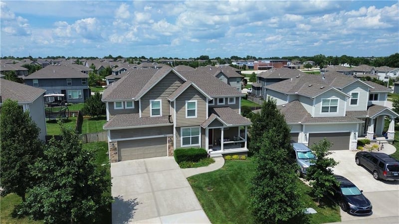 18942 168th St, Olathe, KS 66062