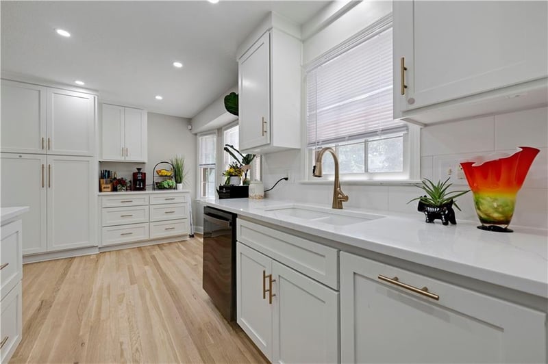10428 Grand Ave, Kansas City, MO 64114