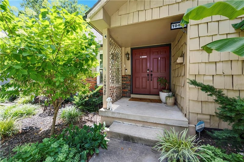 10428 Grand Ave, Kansas City, MO 64114