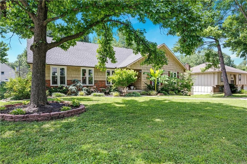 10428 Grand Ave, Kansas City, MO 64114