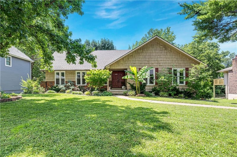 10428 Grand Ave, Kansas City, MO 64114