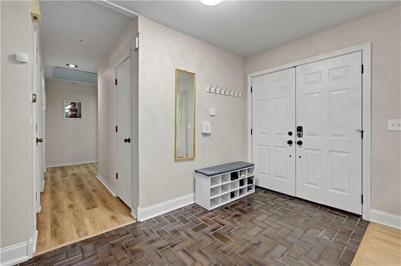 10428 Grand Ave, Kansas City, MO 64114