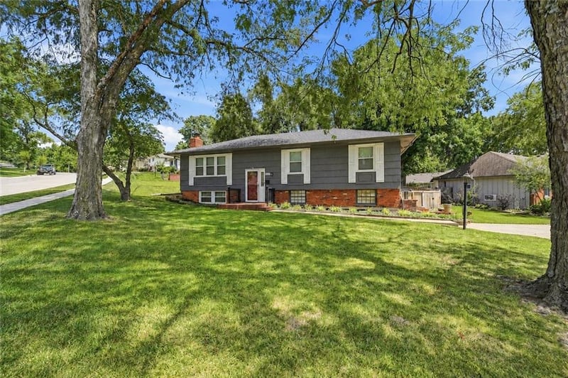 9221 Sturgeon Dr, Overland Park, KS 66212