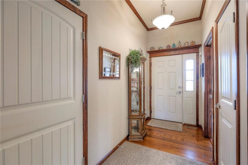 5368 Davidson Ct, Independence, MO 64055